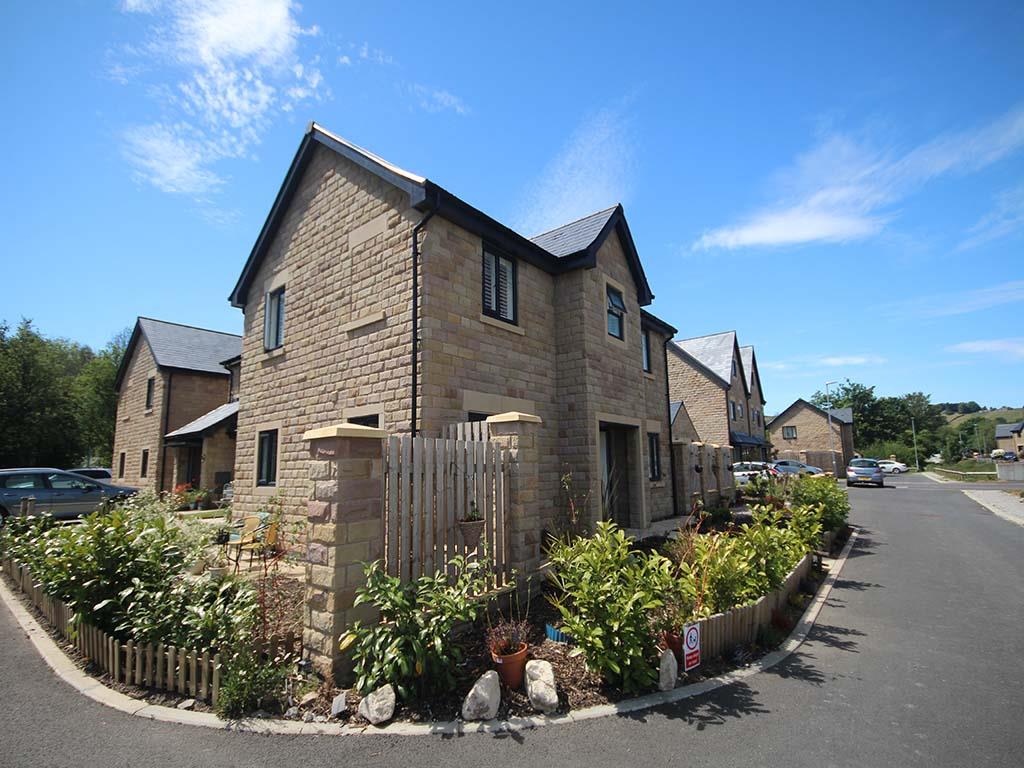 4 bedroom detached house For Sale in Salterforth - Main Image